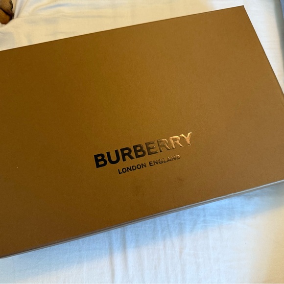 Burberry Graphic Floral Scarf - Picture 5 of 6